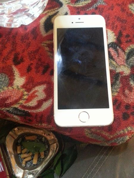 للبيع آيفون 5s نظيف 8 / 10 بصمة 16 جيجا Gsm 35.000